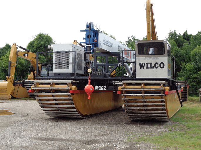 Choosing the Right Digger Derrick for Wetland & Soft Terrain Projects