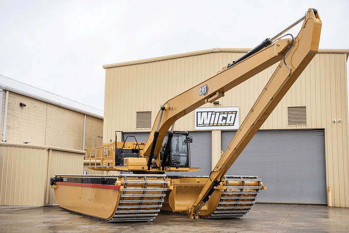 How Does a Marsh Buggy Excavator Improve Productivity in Wetlands Compared to Traditional Excavators?